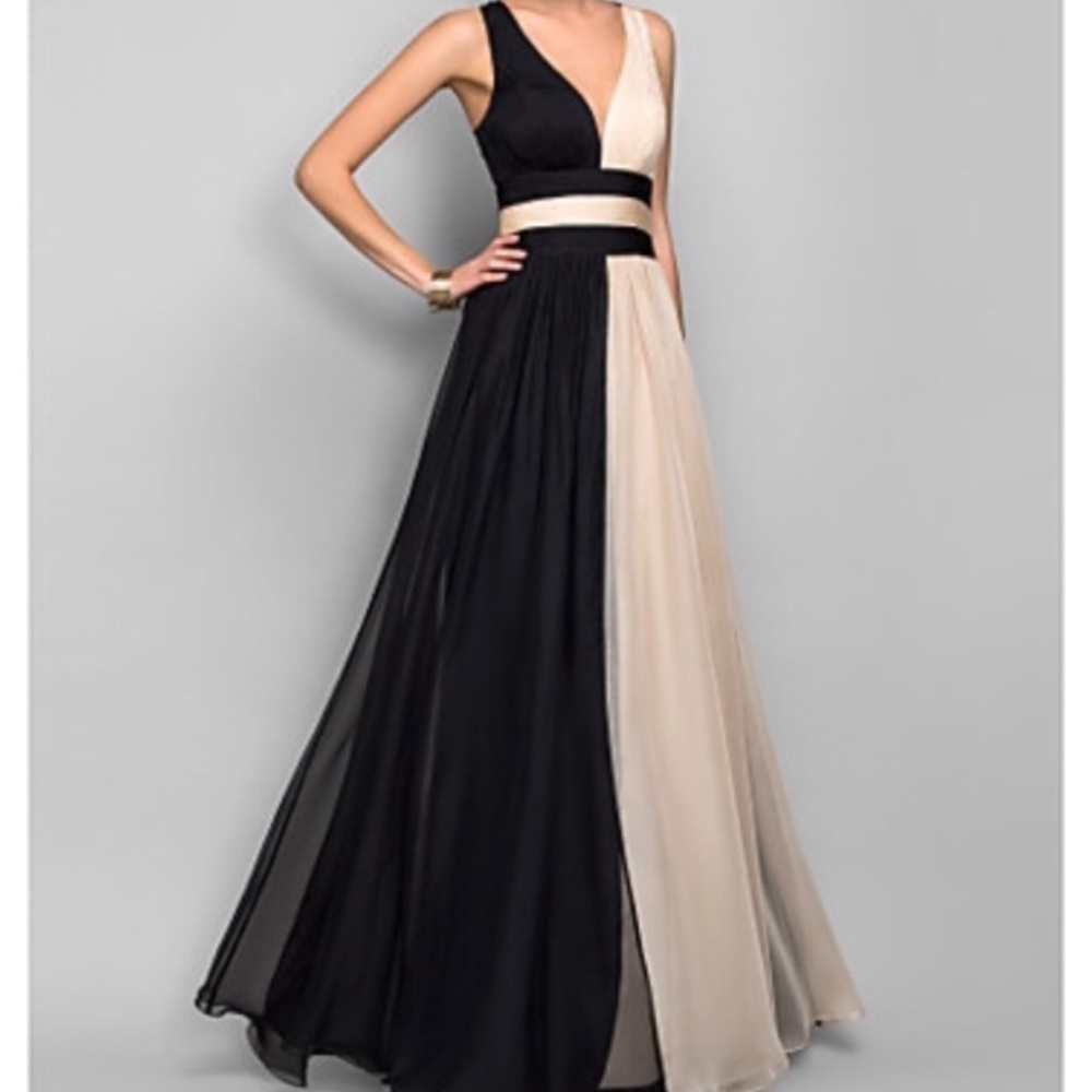 COPY - Maxi dress evening gown BNWT size S. will fit tall girl with 34 A/B.
